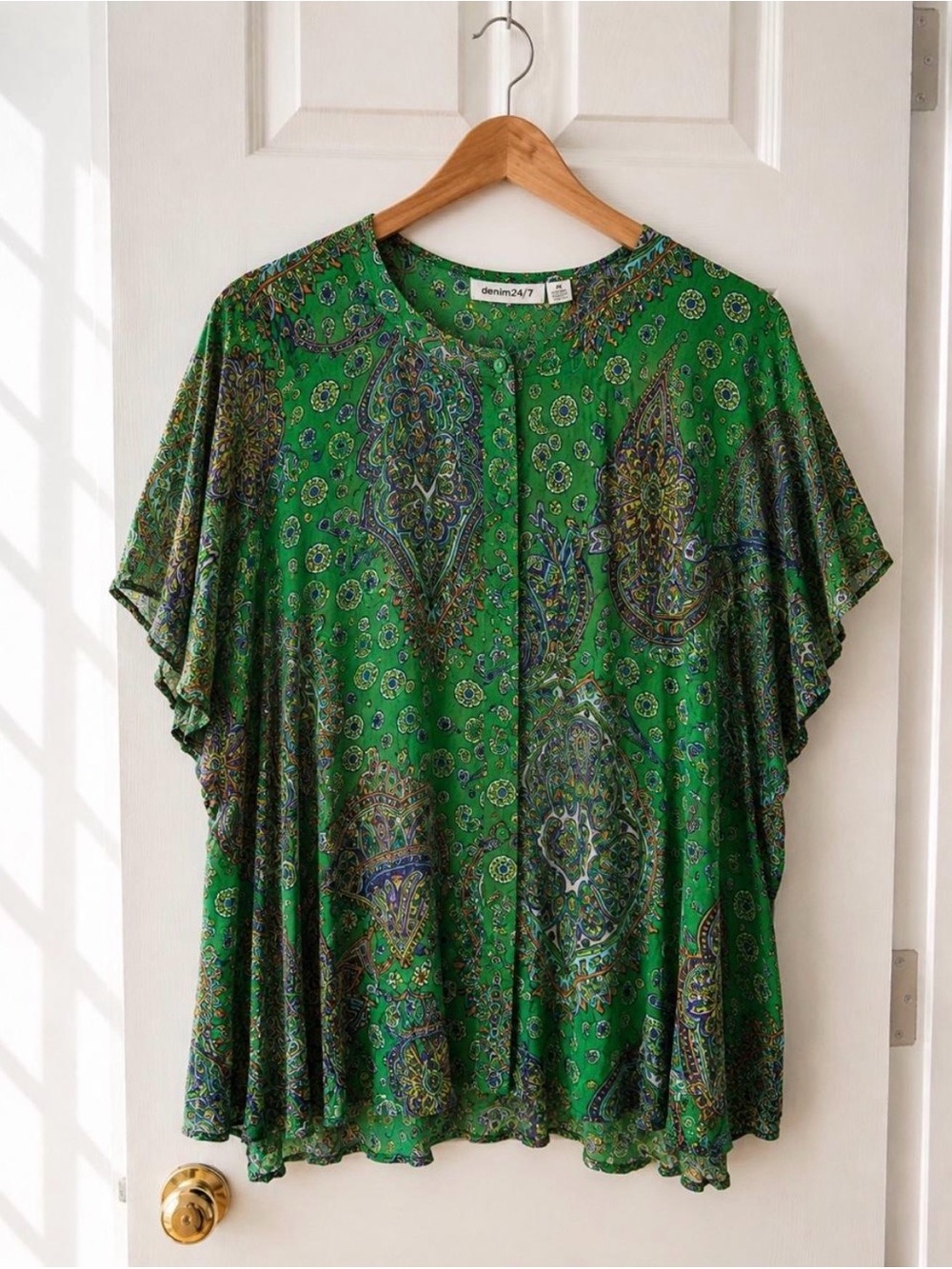 Green Paisley Boho Rayon Flutter Sleeve Blouse Plus Size Denim 24/7 4X - Picture 2 of 5